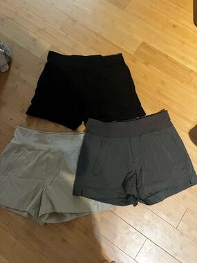 Athleta Women’s Shorts Trio — Black, tan, green, Trekkie North size 6
